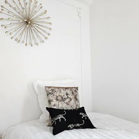 Grand Appt For 7p Center Apartment *