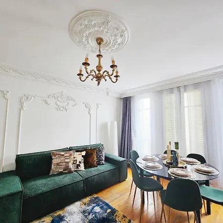 Grand Appt For 7p Center Apartment