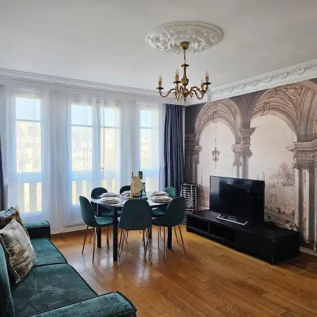Apartment Grand Appt For 7p Center Paris